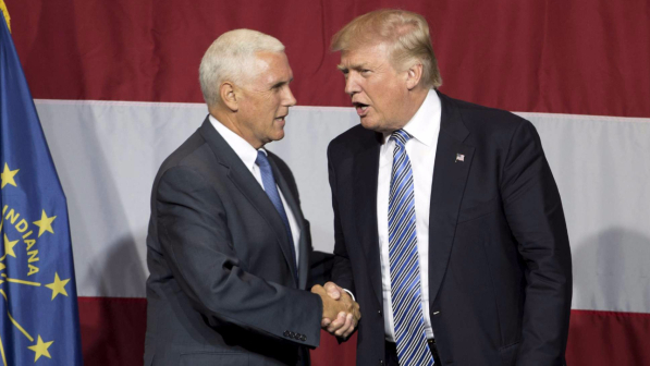 Appello di Trump a Putin: "Trovi le mail scomparse di Hillary", ma il suo vice prende le distanze