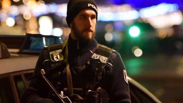 Germania, investe passanti a Berlino e fugge: nessun ferito