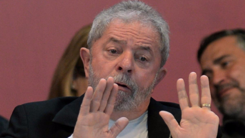 Brasile, su Lula guerra di provvedimenti: riammesso e sospeso di nuovo