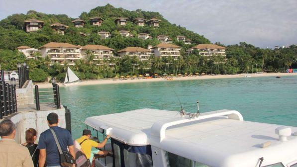 Filippine, chiusa ai turisti l'isola di Boracay: "Inquinano troppo"