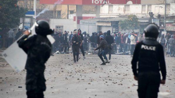 Proteste in Tunisia, oltre 800 arresti in una settimana