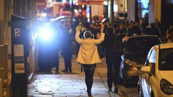 Attacco Parigi, ministro Interno francese in ospedale dai feriti