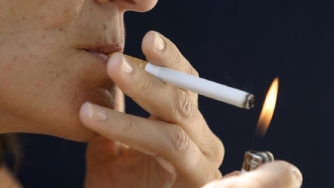 Un miliardo di fumatori e 250 mln di alcolizzati: la mappa delle dipendenze
