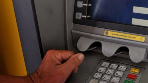 Il governo lavora al dl "Salva banche" per evitare il bail-in europeo