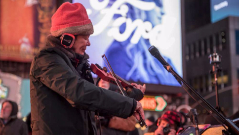 Laurie Anderson, a New York un concerto per un pubblico speciale: solo cani