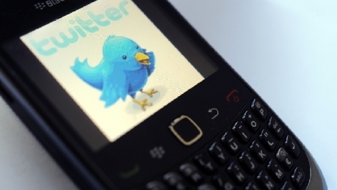 Twitter, azioni in picchiata ma pronto il rilancio con le news