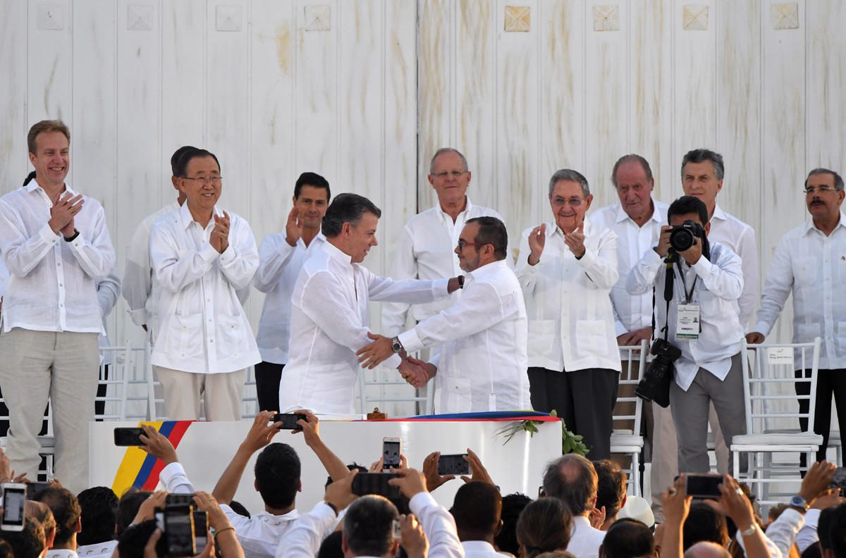Colombia: "Firmata la storica pace con le Farc"