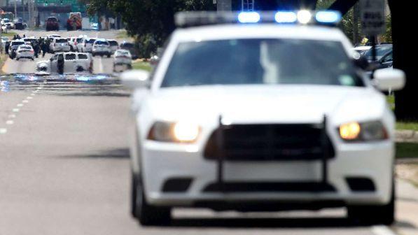 Usa, nuova bufera su polizia: "Meglio sparare che danneggiare auto"