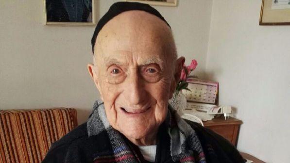 Israele, morto l'uomo più vecchio del mondo: aveva 113 anni