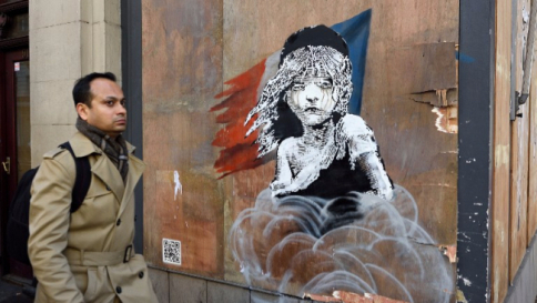 Londra, "oscurato" il murales di Banksy: artista denunciava la polizia francese