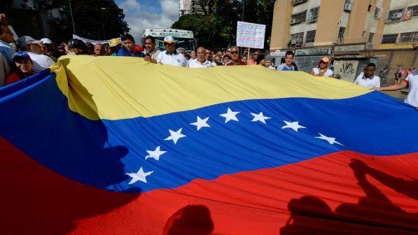 Venezuela, Trump contro Maduro: "Soffoca voce oppositori"