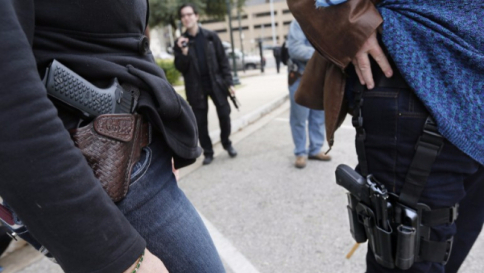 Aria da Far West, con l'inizio dell'anno in Texas si possono portare armi a vista