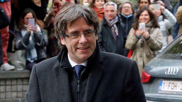 Catalogna, i separatisti: "Puigdemont sarà rieletto leader"
