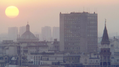 Tanta nebbia e niente pioggia: l'inquinamento soffoca il Nord