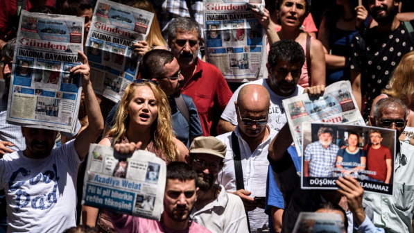 Turchia, la repressione colpisce anche i giornalisti: 42 arresti