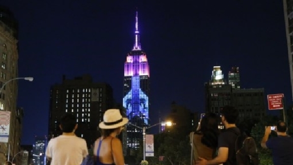 L'Empire State Building si accende per gli animali in via d'estinzione: 33 piani di luci