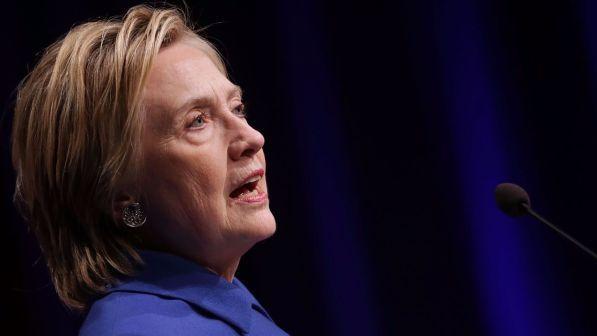 Trump, Hillary Clinton alle donne: "Marciamo per i nostri valori"