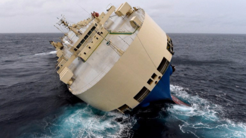 Francia, cargo rovesciato alla deriva: fallito primo tentativo di recupero