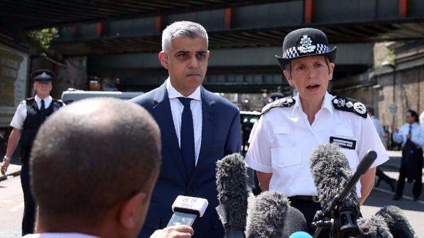 Londra, il sindaco Khan al governo May: "Basta tagli alla polizia"