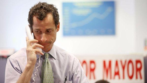 Usa, accuse di sexting con minorenne per ex deputato Weiner