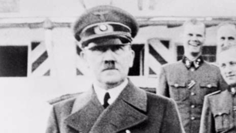 Il Mein Kampf sui banchi di scuola: in Germania scoppia la polemica