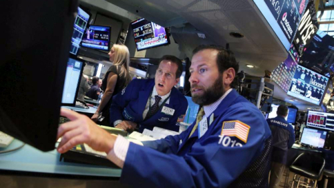 Wall Street chiude contrastata