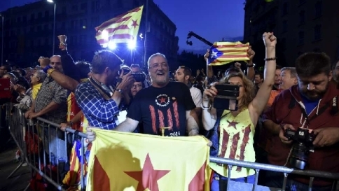 Catalogna, Rajoy agli indipendentisti: "Dialoghiamo, ma la Spagna è una"