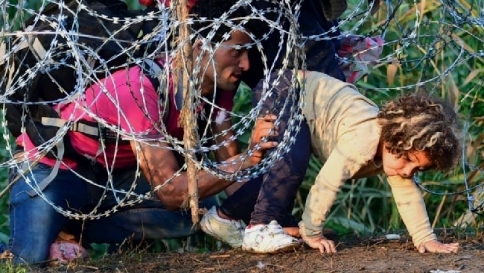 Immigrazione, Ue: "Regole comuni" Merkel: "Bisogna aiutare l'Italia"