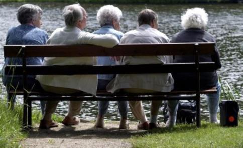Blocco pensioni, il governo pensa a uno stop sopra i 2.300 euro