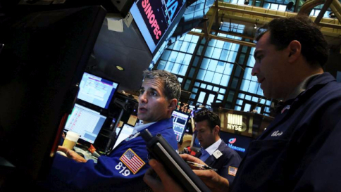 Wall Street apre incerta