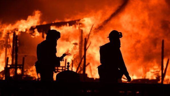 Incendi in California, sale a 17 il numero dei morti