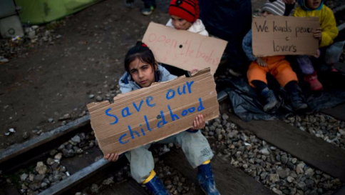 Migranti, l'appello dei bimbi di Idomeni: "Vorremmo vedere la Germania, aiutateci"