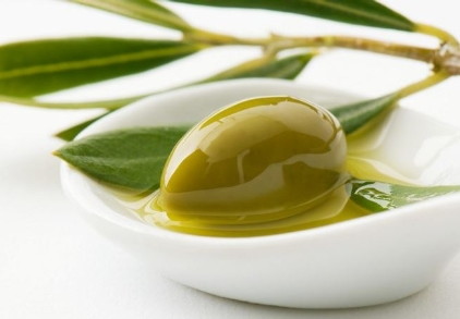 Olio d’oliva, otto segreti per essere belle come natura comanda