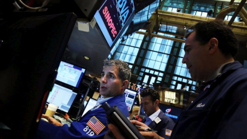 Wall Street apre in calo