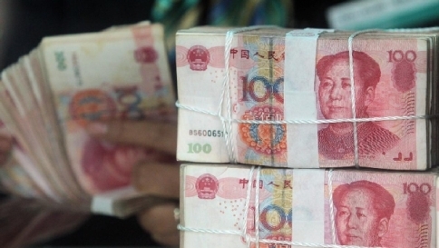La Cina svaluta la moneta per contrastare la frenata dell'economia