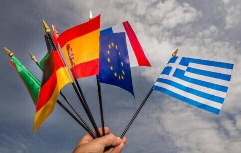 Commissione Ue: Italia fonte di potenziali ricadute sull'Eurozona