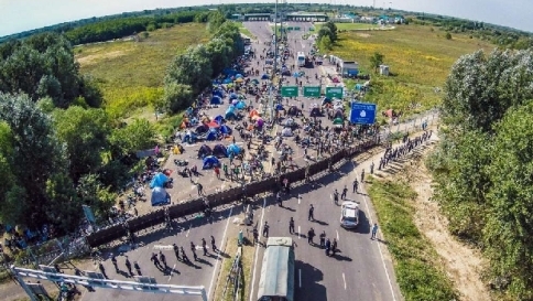 Ungheria, muro anche con Croazia: migranti "sospesi" e bloccati al confine