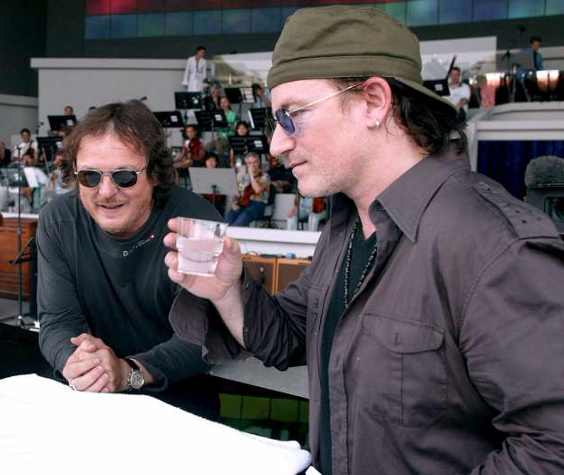 Bono Vox scrive per Zucchero una canzone contro l'odio