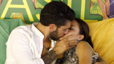 "Grande Fratello 14": Alessandro bacia Desiree, poi piange pensando a Lidia