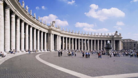 Clochard partorisce vicino a San Pietro Il Papa le offre ospitalità per un anno