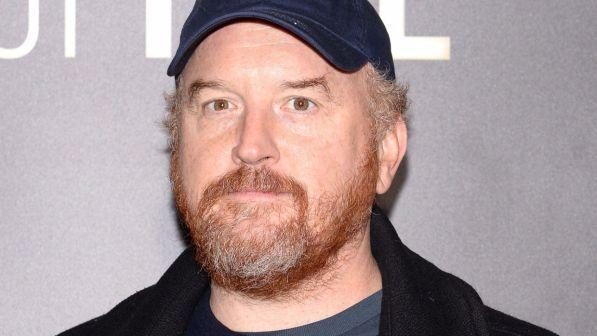 Molestie, il comico Louis CK accusato da cinque donne