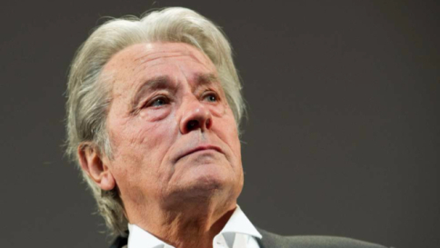Alain Delon, il sex symbol malinconico del cinema compie 80 anni