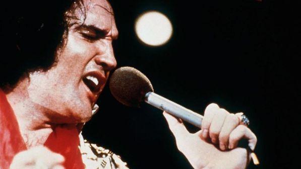 "Elvis Presley si è suicidato", l'ex moglie Priscilla confessa: "Sapeva cosa stava facendo"