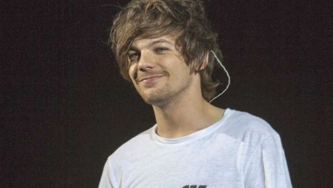 One Direction, Louis Tomlinson diventerà papà: le fan in Rete si disperano...