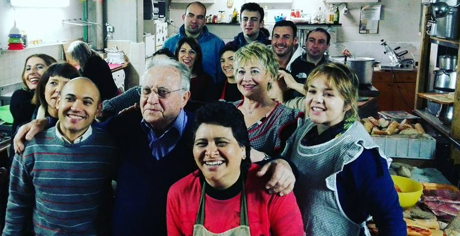Roma, 86enne gira per la città e sfama i poveri