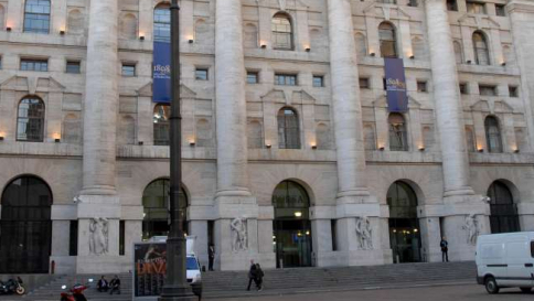 Piazza Affari chiude in rialzo