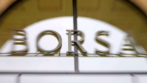 Borsa, Milano apre in rialzo