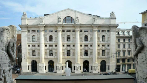 Piazza Affari chiude in ribasso