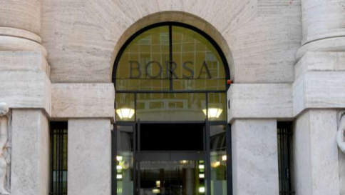 Borsa, Milano chiude in rialzo