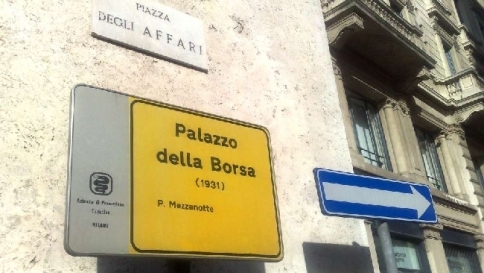 Borsa,Milano chiude in lieve rialzo